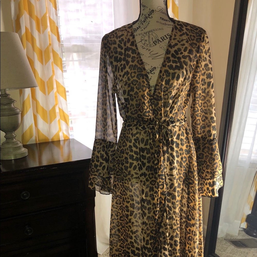 Forever21 lace Robe never used brand new with tags